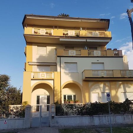 Apartamento Vittoria Marina di Pietrasanta Esterno foto